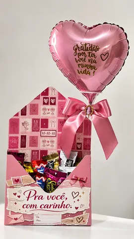 Mini Gratidão: caixa envelope rosa com chocolates e balão coração rosa escrito gratidão por ter você na minha vida